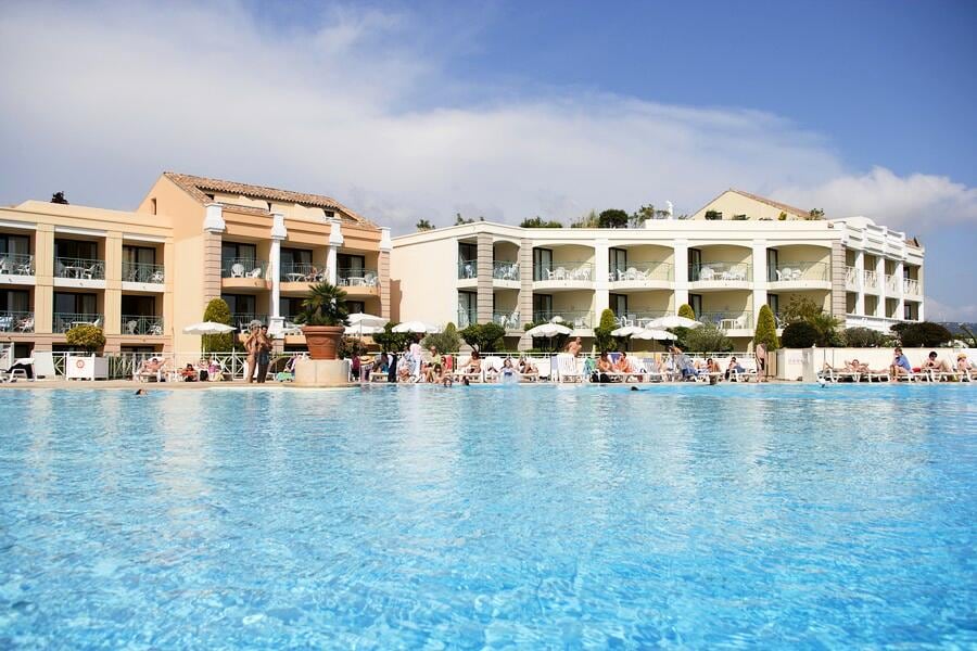 Swimming pool and buildings at Villa des Peintres in Cannes